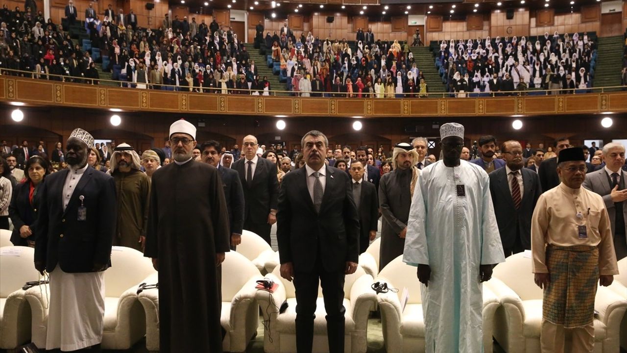 Milli Eğitim Bakanı Tekin, Pakistan'da Kadın Eğitimi Üzerine Konuştu