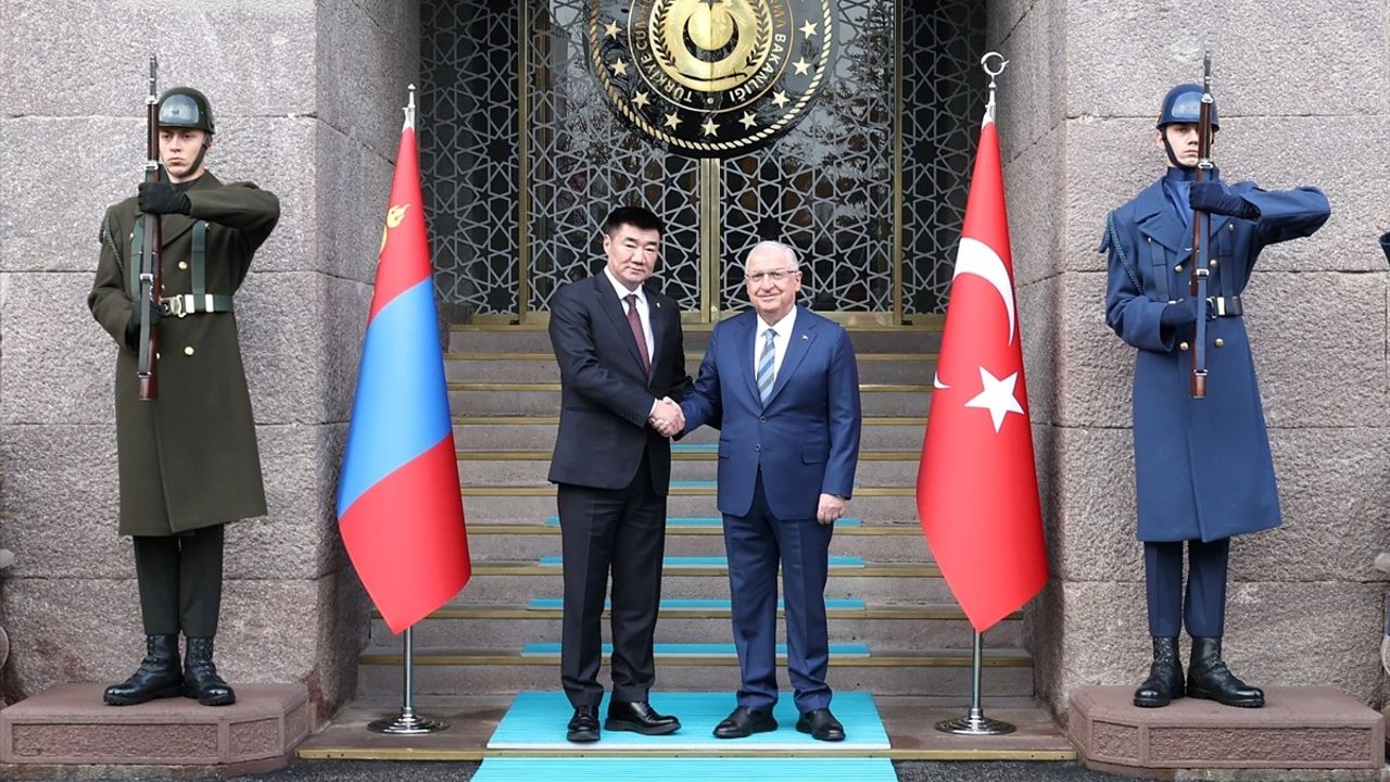 Milli Savunma Bakanı Güler, Moğolistanlı Mevkidaşı ile Görüştü