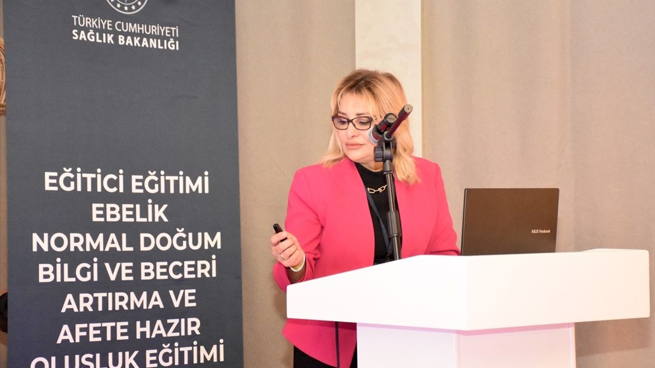 Normal Doğum Eğitimleri Başladı: 5 Bin 639 Ebe Eğitilecek
