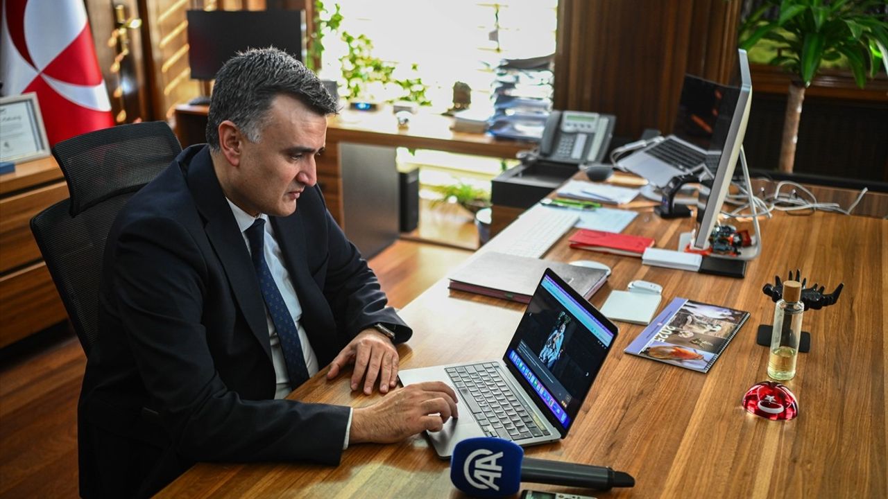 ODTÜ Rektörü Yozgatlıgil Anadolu Ajansı'nın Yılın Kareleri Oylamasında