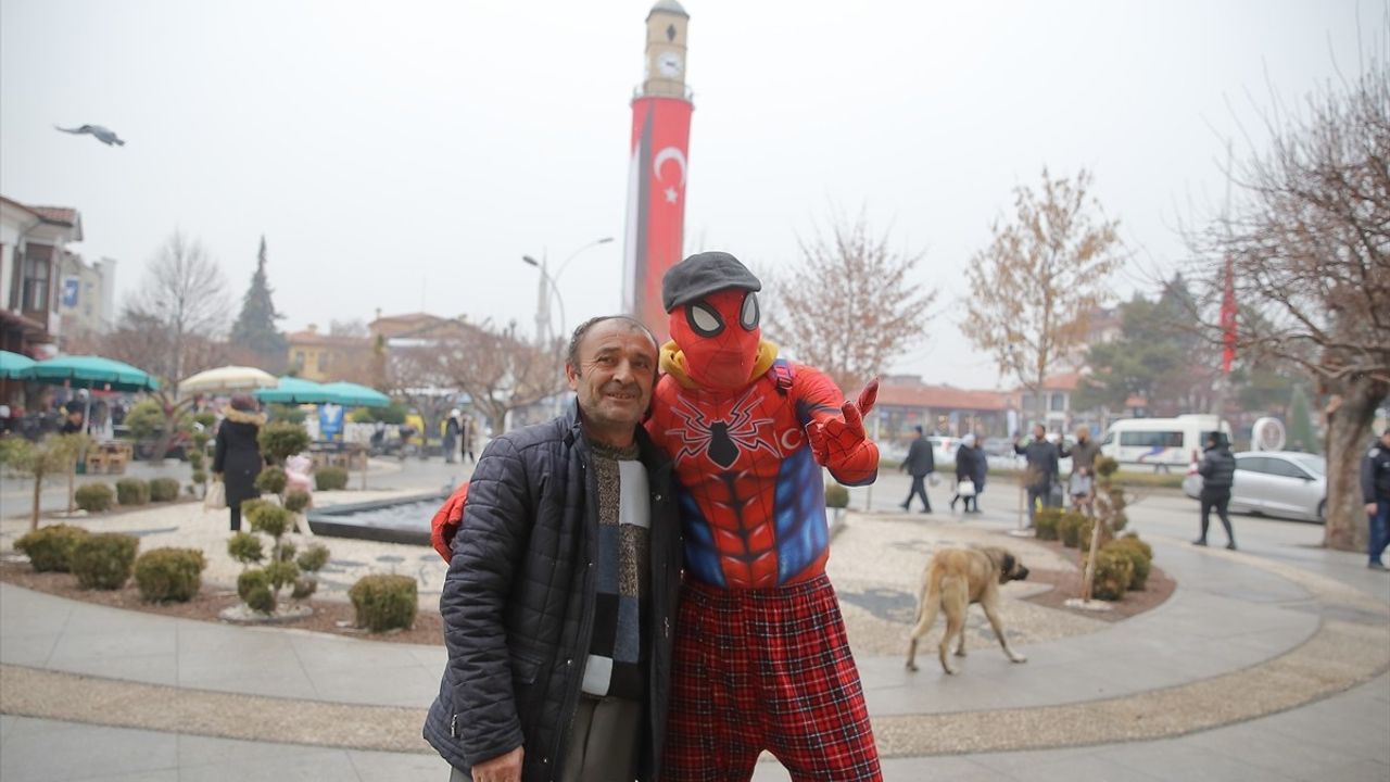 Örümcek Adam Çorum'da Çocuklarla Buluştu