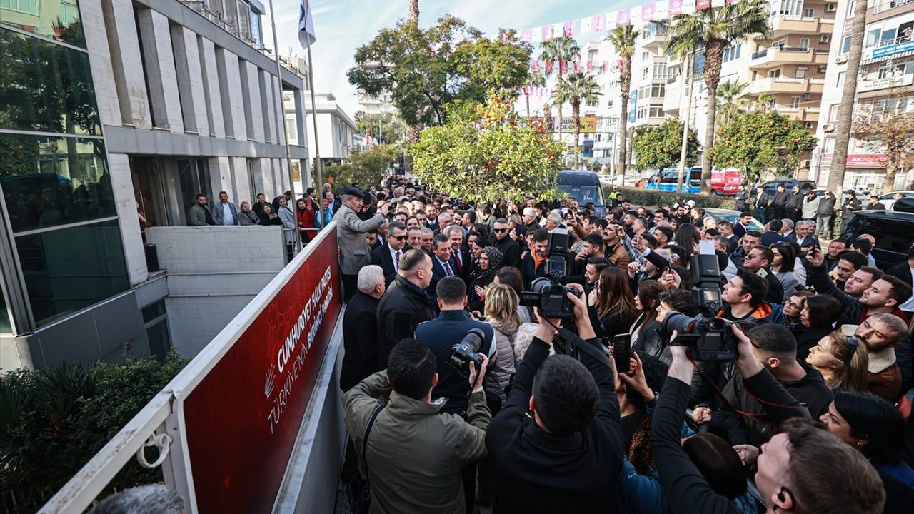 Özgür Özel'den Mersin'de Güçlü Mesajlar