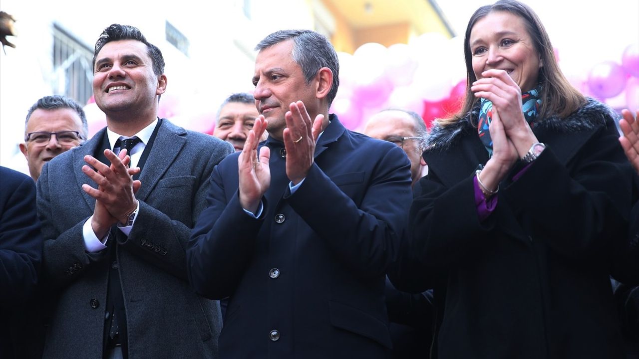 Özgür Özel, Manisa'da Geçim Sorunlarına Dikkat Çekti