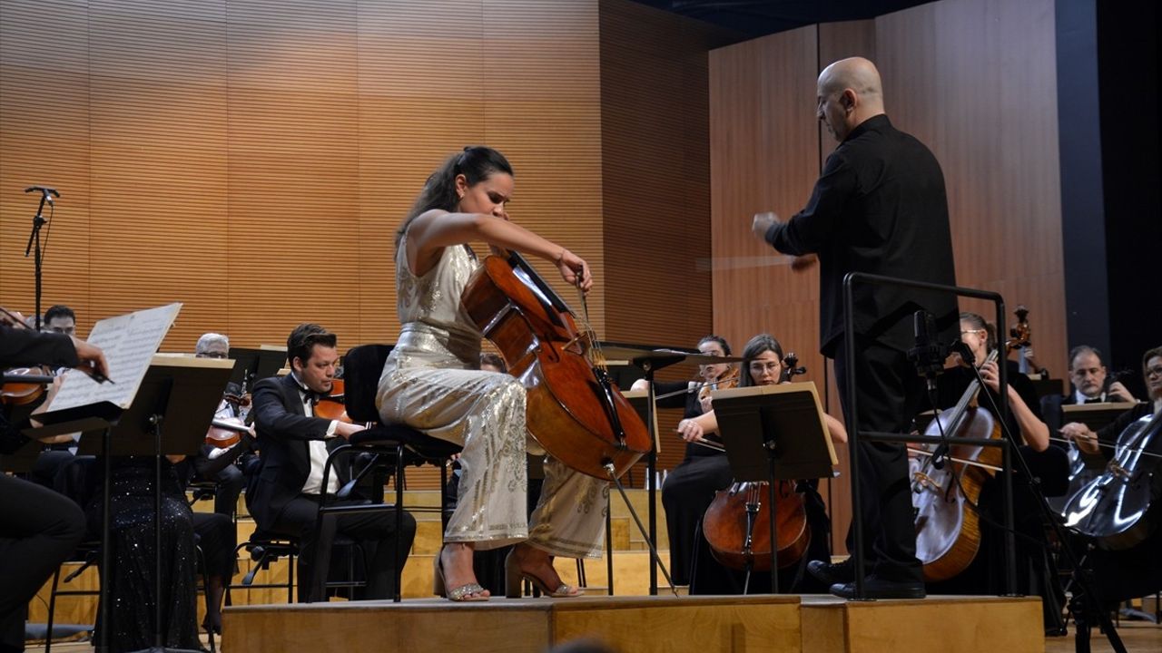 Raphaela Gromes Bursa'da Büyüleyici Bir Konser Verdi