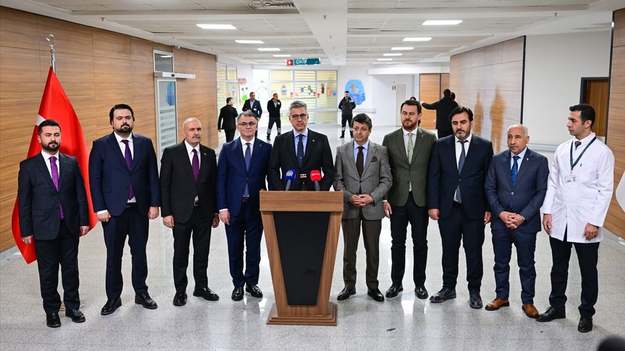 Sağlık Bakanı Memişoğlu, Van'da Gribal Enfeksiyonlar ve Sağlık Hizmetleri Hakkında Bilgi Verdi