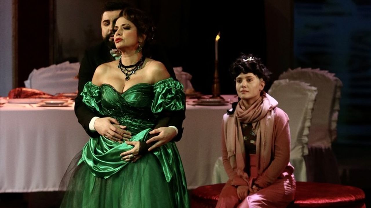 SAMDOB'dan La Traviata Performansı