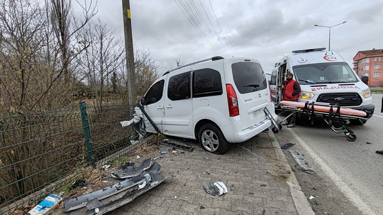 Samsun'da Trafik Kazası: 3 Yaralı