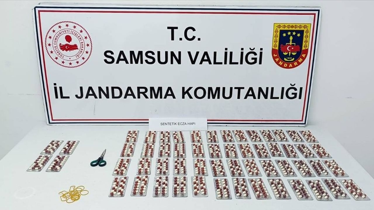 Samsun'da Uyuşturucu Operasyonu: 4 Bin 555 Sentetik Ecza Hapı Ele Geçirildi