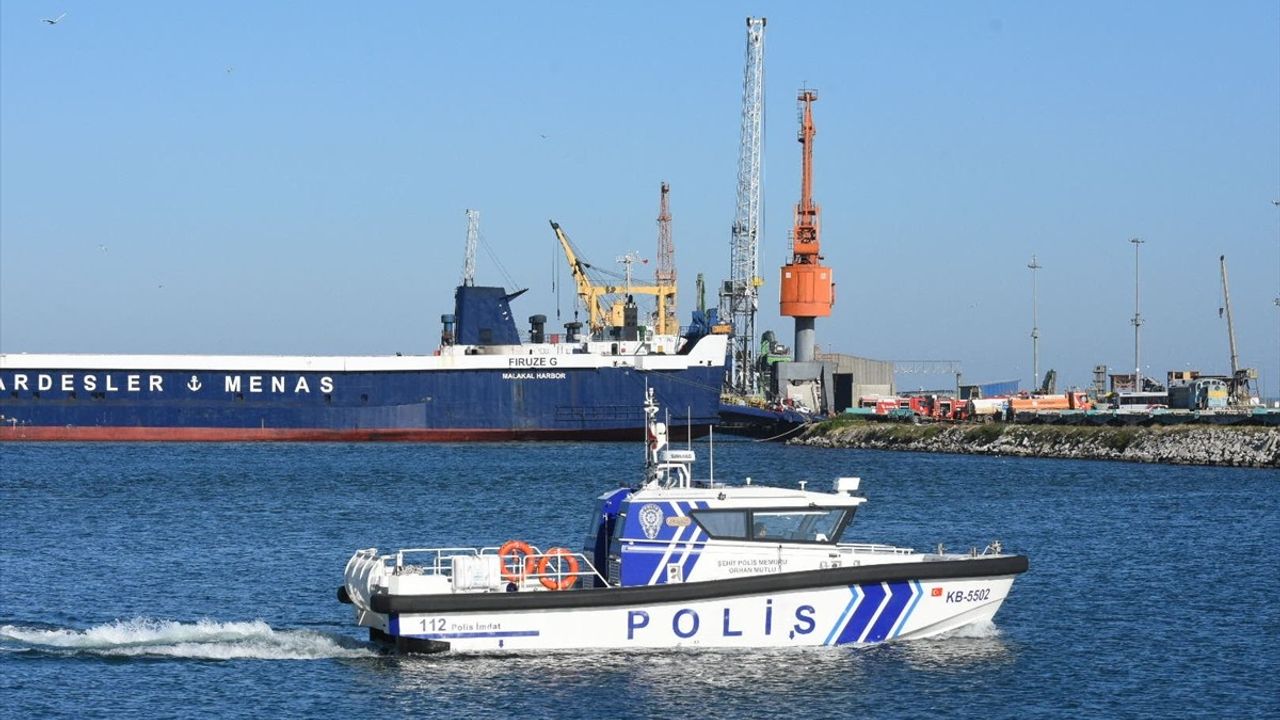 Samsun Limanı'ndaki Ro-Ro Gemisinde Yangın Kontrol Altına Alındı
