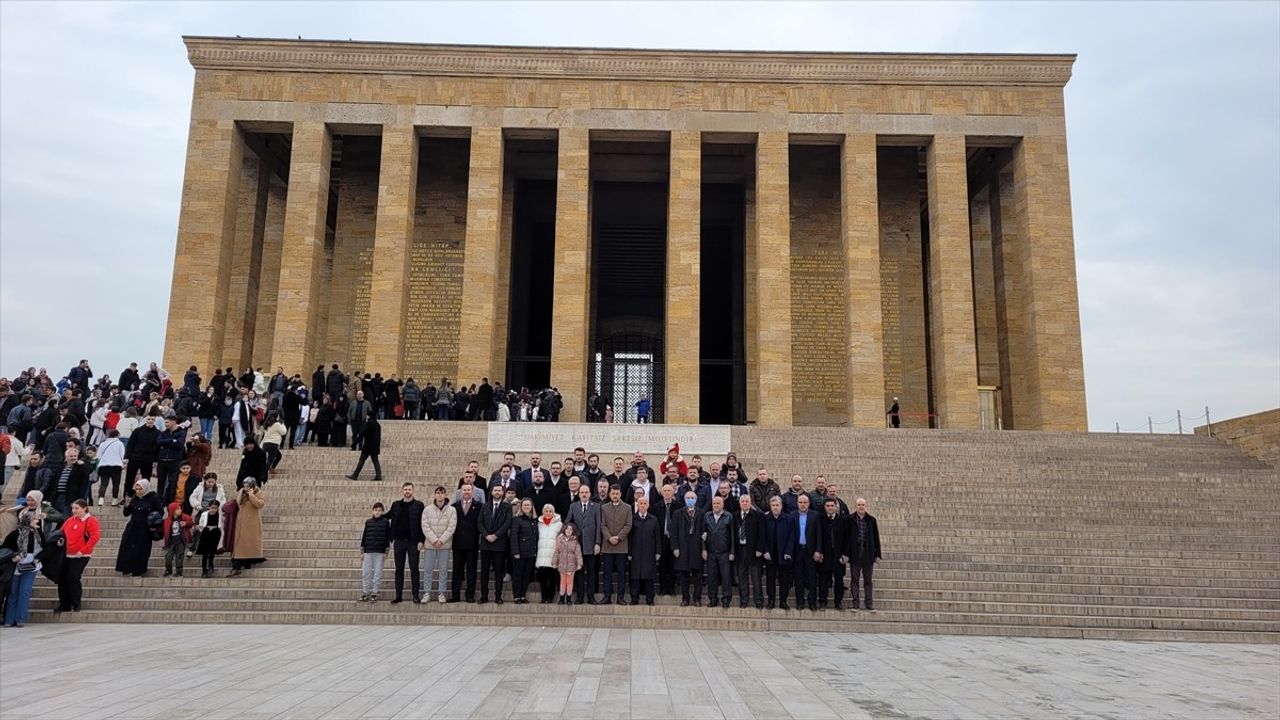 Samsunlu Mübadiller Anıtkabir'i Ziyaret Etti