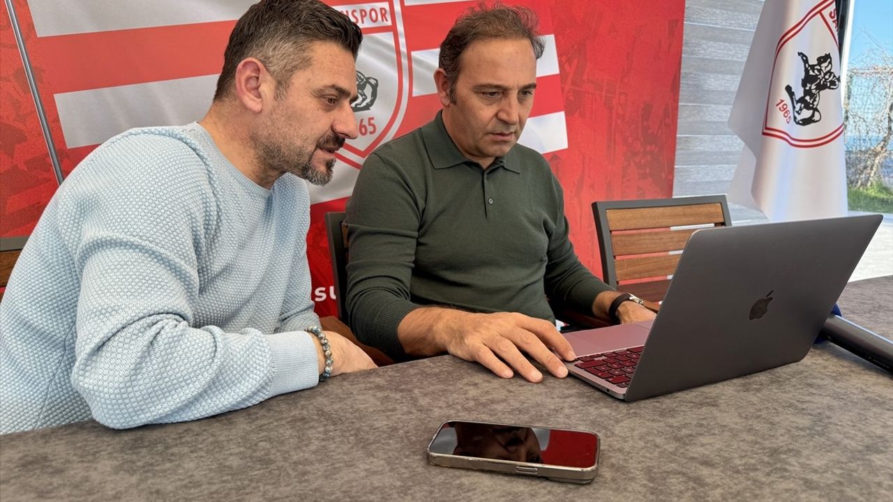 Samsunspor'un Futbol Direktörü Fuat Çapa, Yılın Kareleri Oylamasına Katıldı