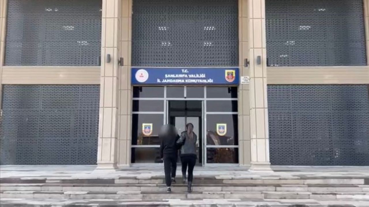 Şanlıurfa'da Kadın Terörist Teslim Oldu