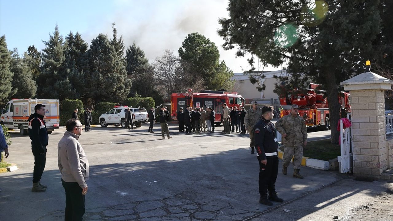 Şanlıurfa'daki Tekstil Fabrikasında Yangın Kontrol Altına Alındı