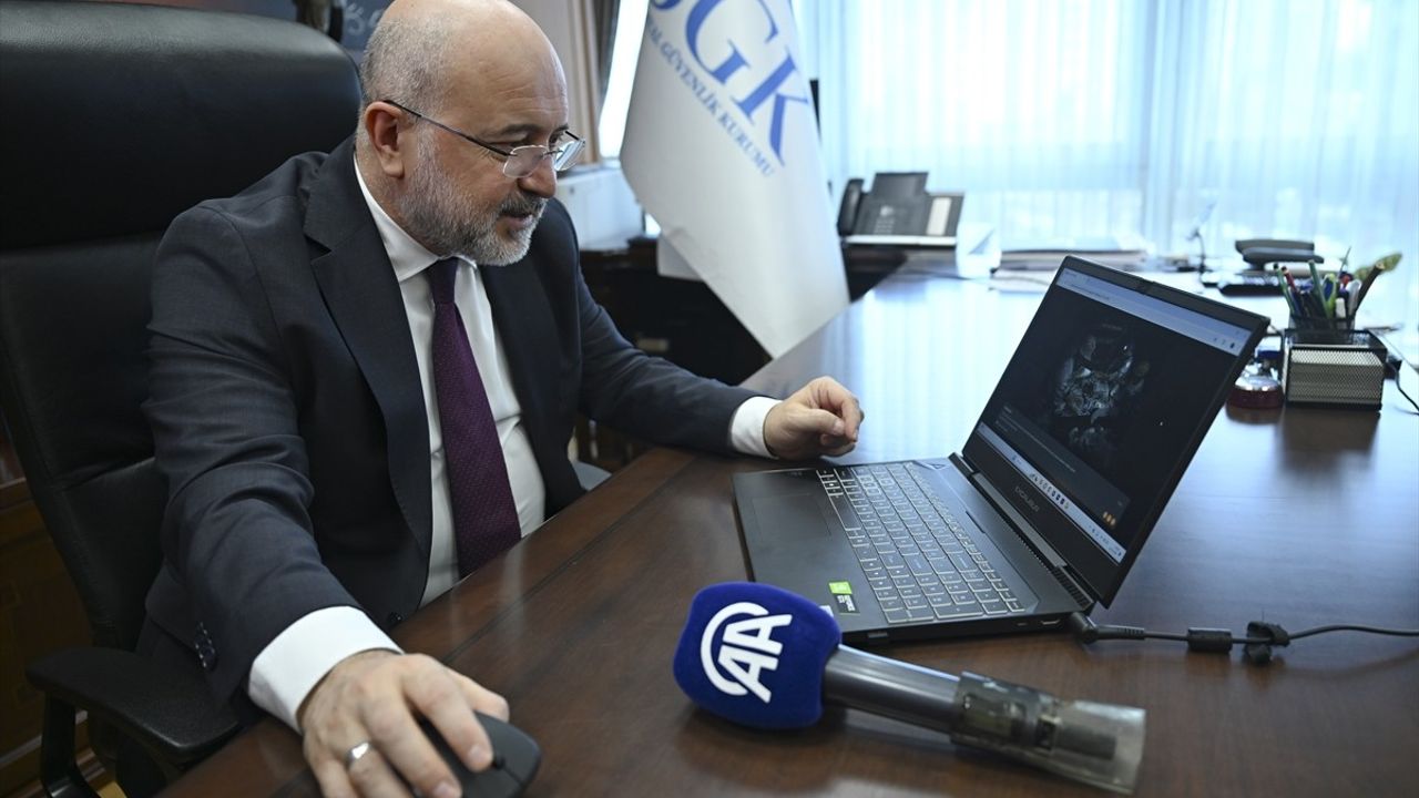 SGK Başkanı Raci Kaya, Anadolu Ajansı'nın Yılın Kareleri Oylamasında