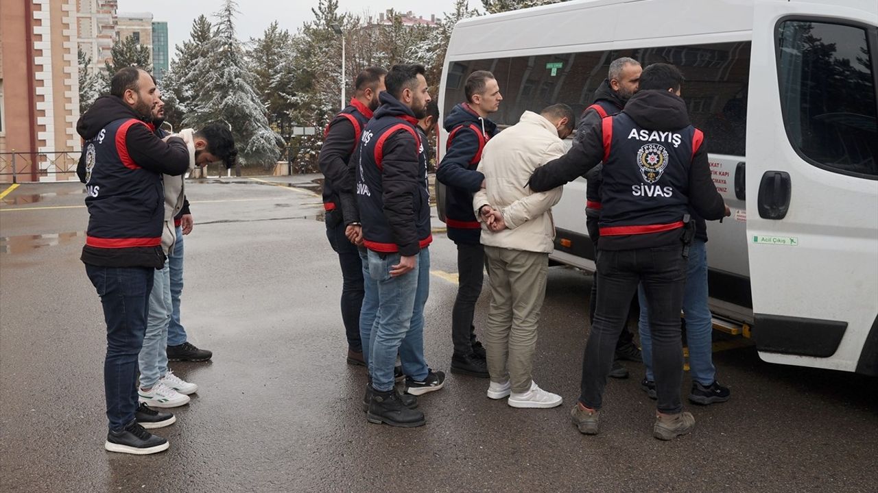 Sivas Merkezli Dolandırıcılık Operasyonu: 4 Şüpheli Yakalandı