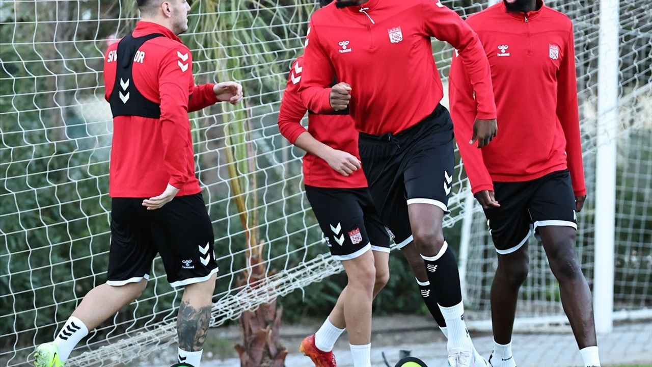 Sivasspor'un Antalya Kampı Devam Ediyor