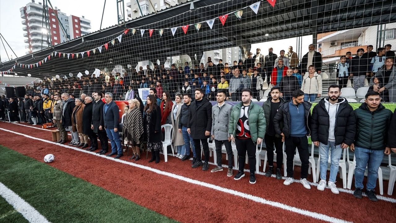 Şöhretler Maçı Trabzonspor ve Mersin İdman Yurdu Eski Futbolcuları Karşı Karşıya