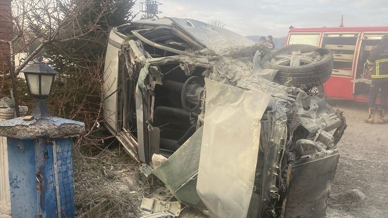 Tokat'ta Devrilen Otomobilin Sürücüsü Hayatını Kaybetti