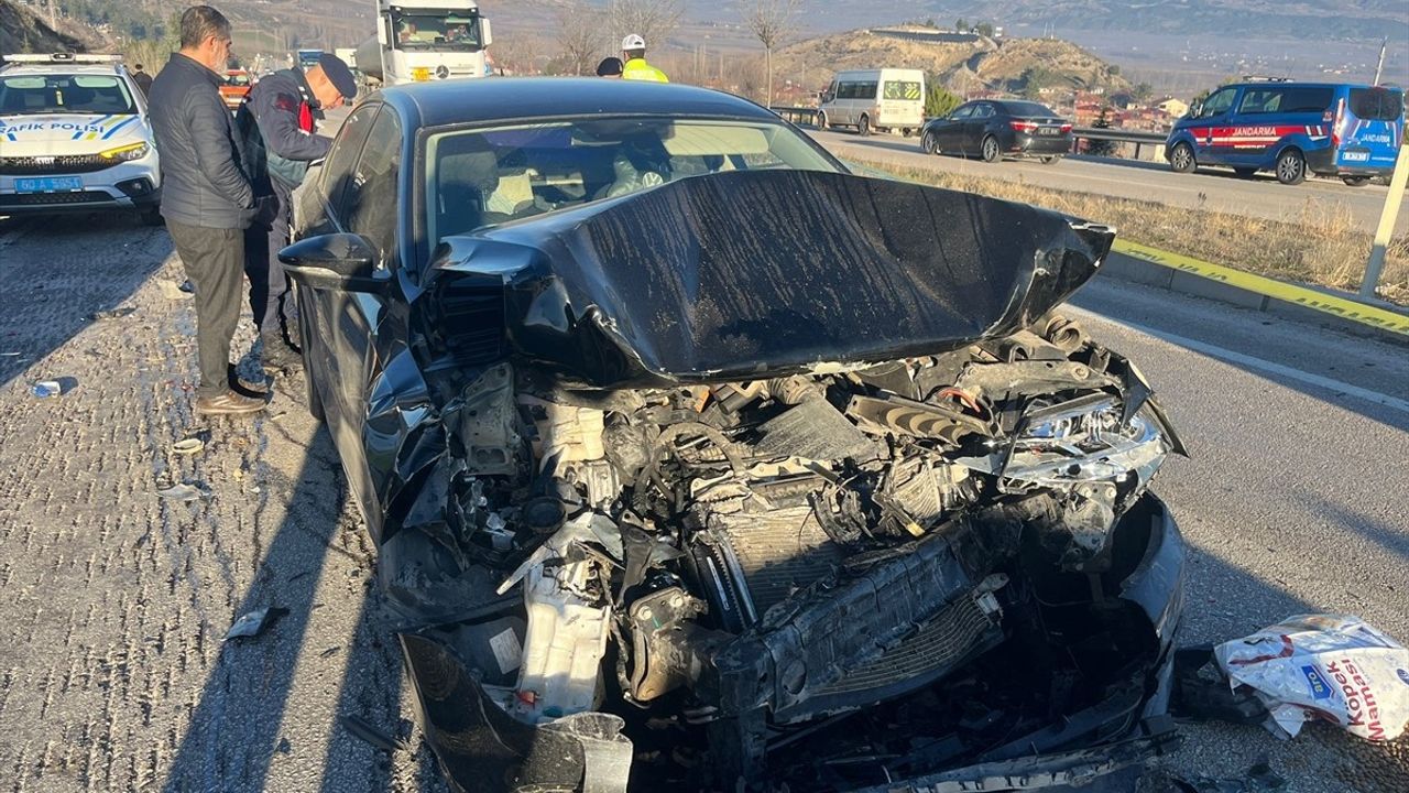 Tokat'ta Üzücü Trafik Kazası: 1 Ölü, 4 Yaralı