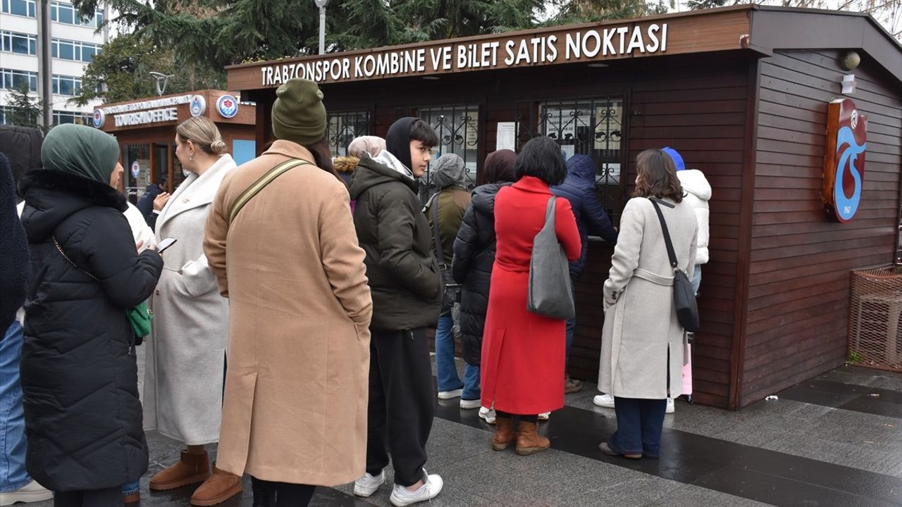 Trabzonsporlu Kadın Taraftarlardan 20 Liralık Bilet Satışına Destek