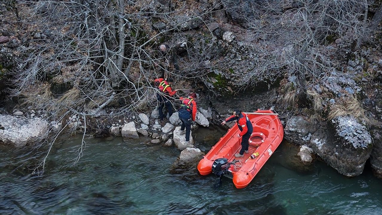 Tunceli'de Hasta Yaban Keçisi Tedavi Altına Alındı