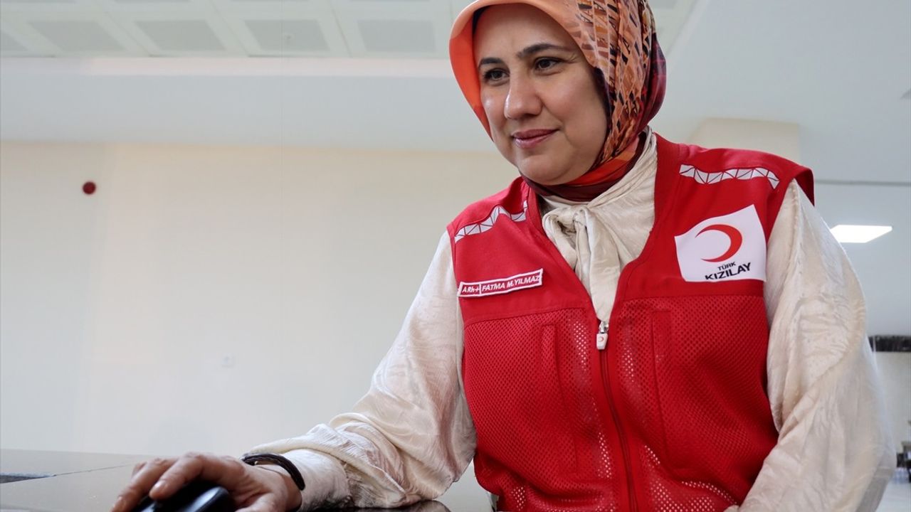 Türk Kızılay Genel Başkanı Yılmaz, Anadolu Ajansı'nın 'Yılın Kareleri' Oylamasında Yer Aldı