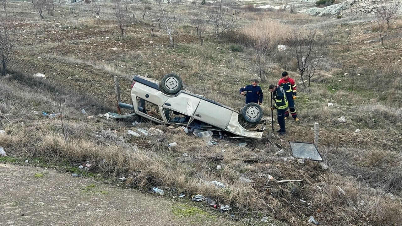 Uşak'ta Otomobil Devrildi: Sürücü Yaralandı