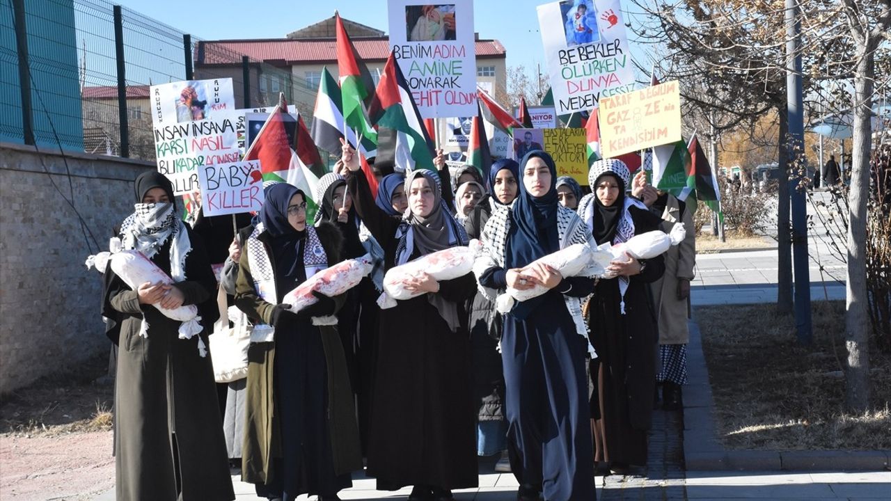 Van'da Filistin İçin Anlamlı Yürüyüş