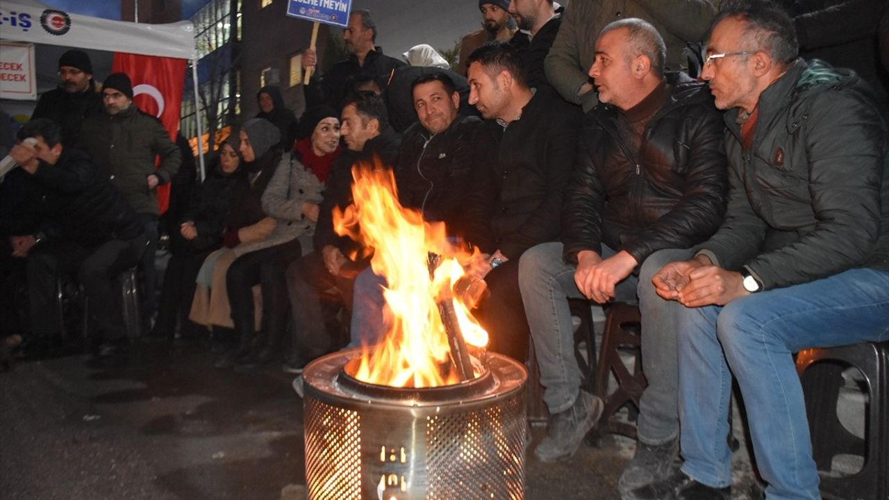 Van'da İşten Çıkarılan İşçiler Yeni Yılı Eylemle Karşıladı