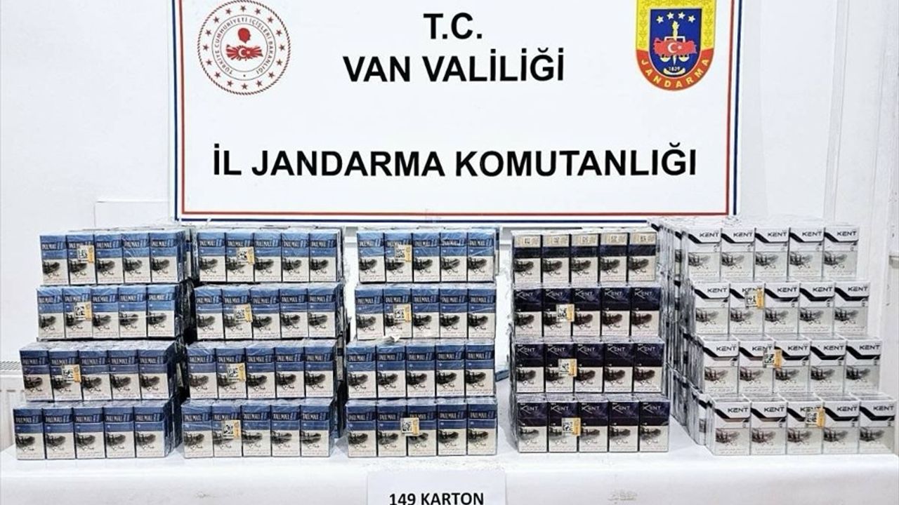 Van'da Kuru Kayısı Çuvallarında Kaçak Sigara Yakalandı