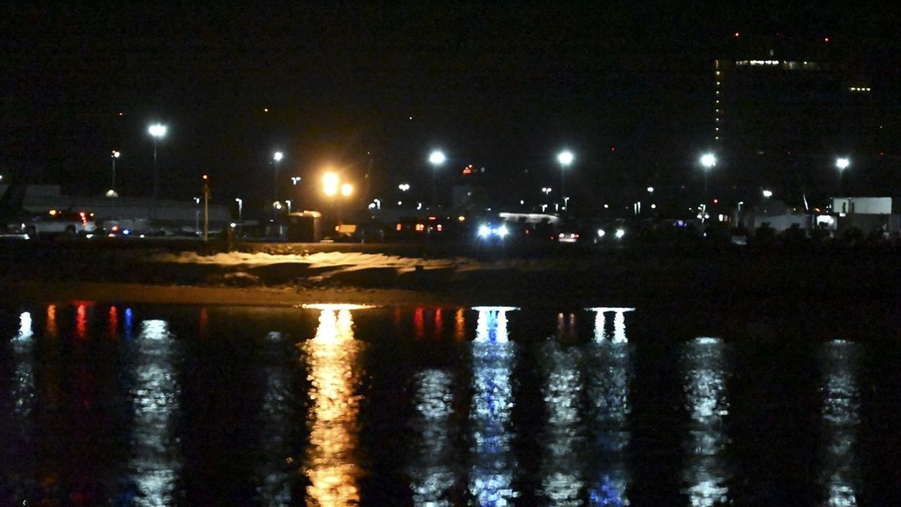 Washington'da Yolcu Uçağı ve Askeri Helikopter Çarpıştı