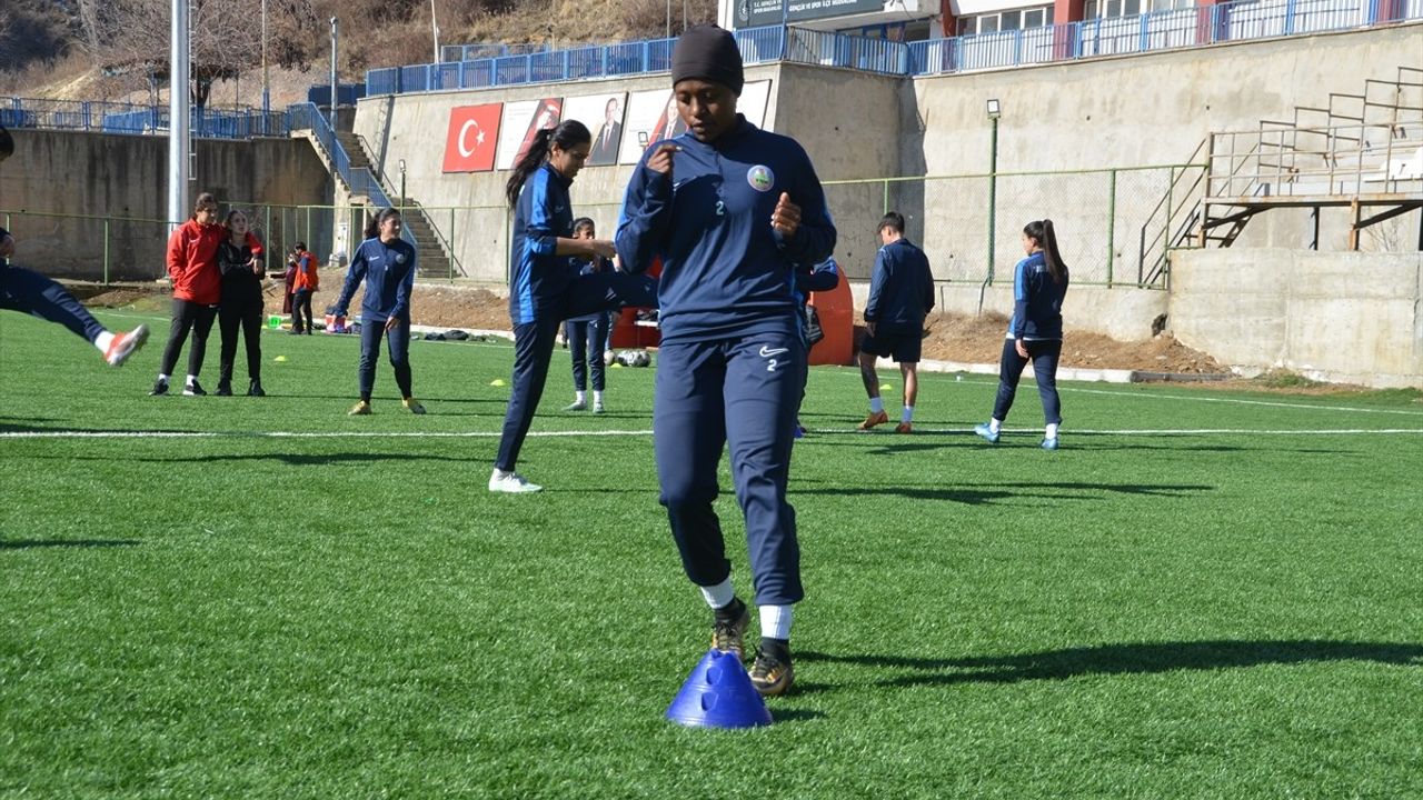 Yüksekova Spor Kadın Futbol Takımı: Namağlup Şampiyonluk Yolda