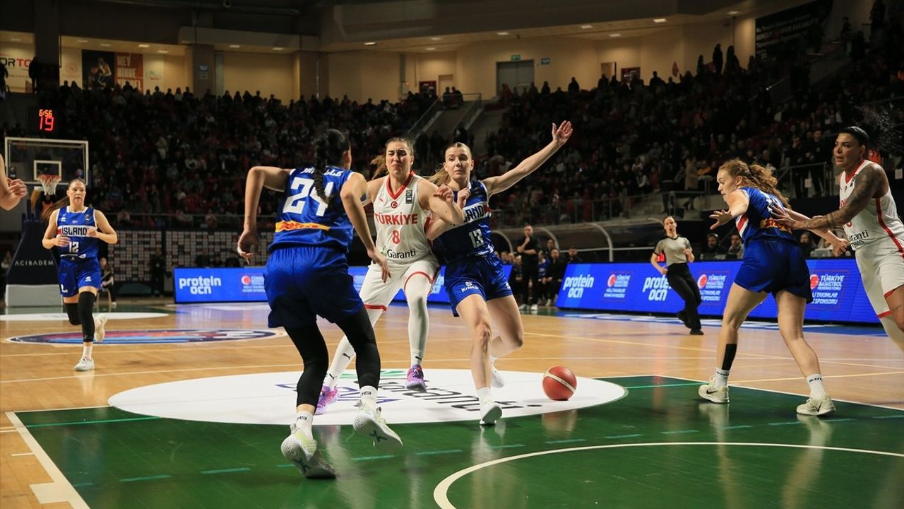 A Milli Kadın Basketbol Takımı İzlanda'yı Yendi