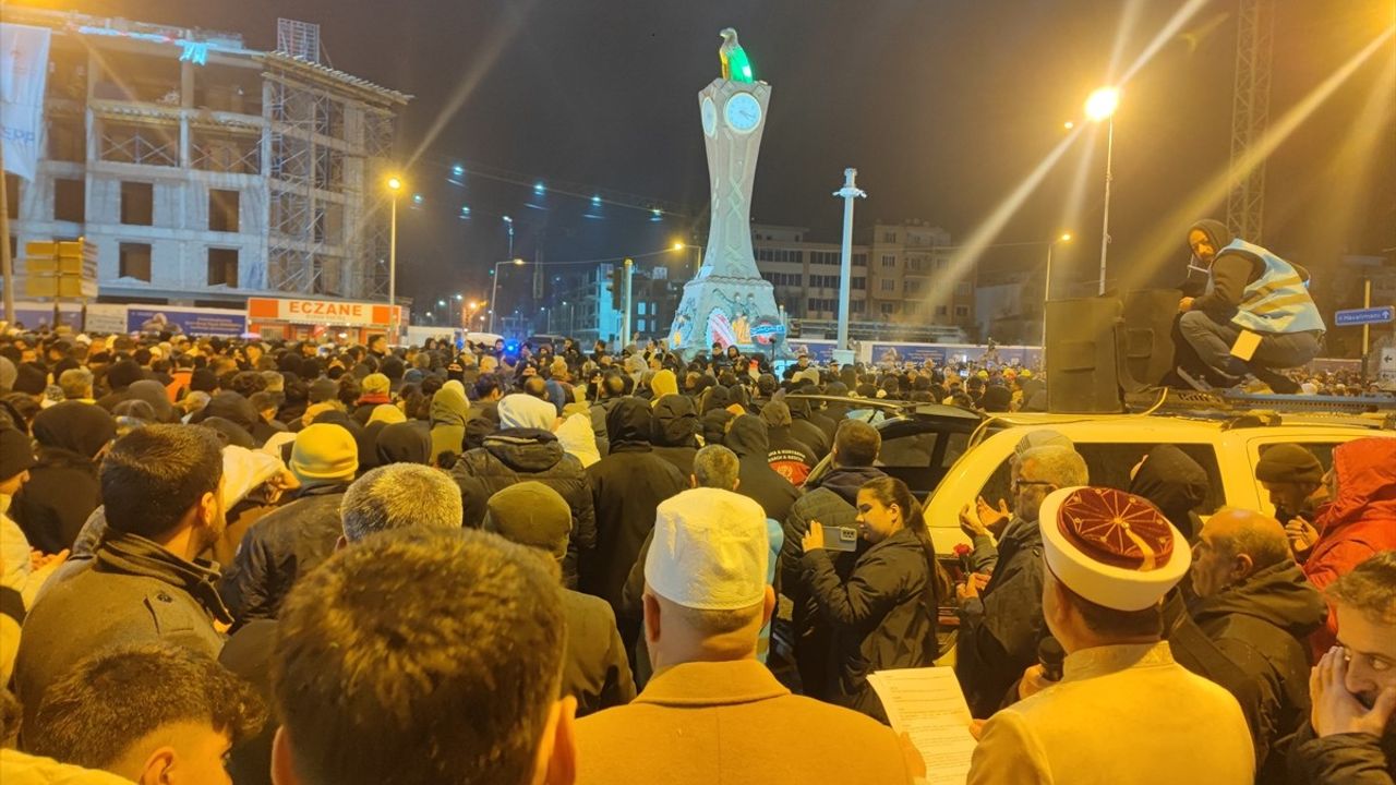 Adıyaman'da Depremde Hayatını Kaybedenler İçin Sessiz Yürüyüş Düzenlendi