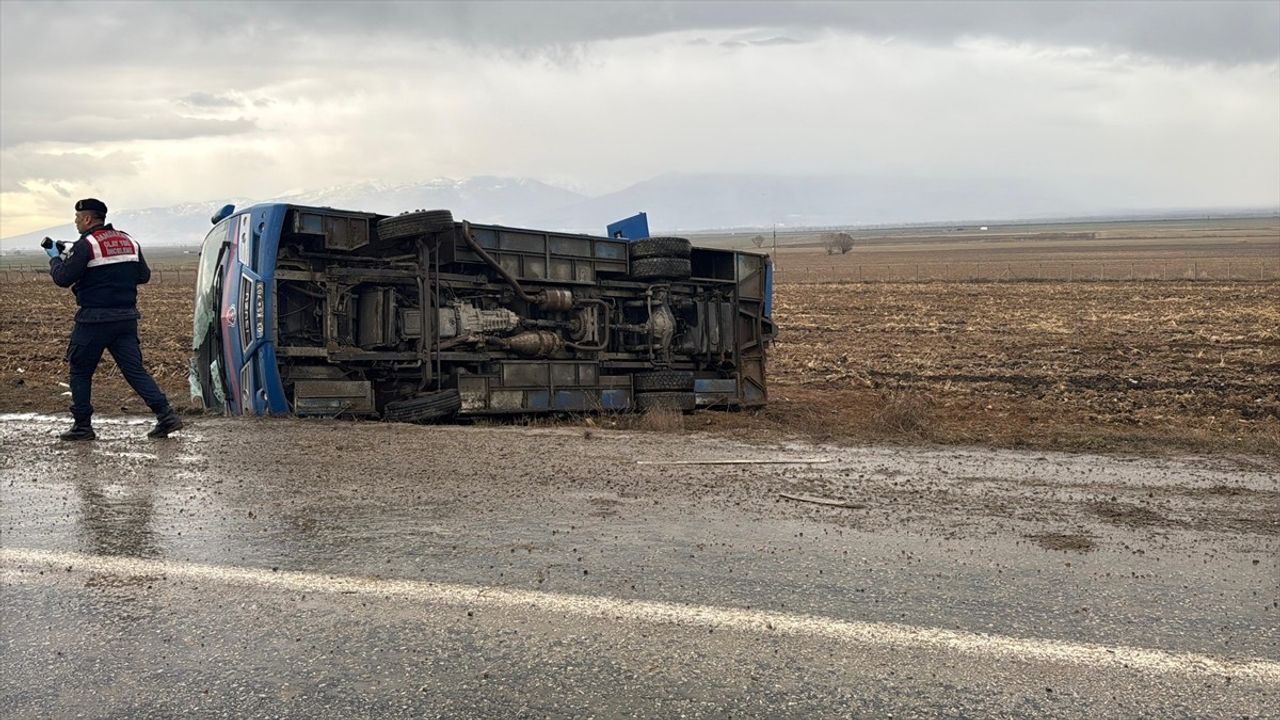 Afyonkarahisar'da Cezaevi Aracı Devrildi: 14 Yaralı