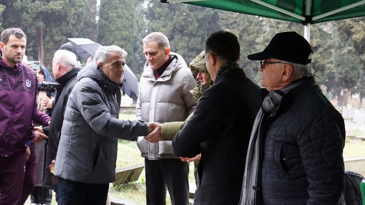 Ahmet Suat Özyazıcı Mezarı Başında Anıldı