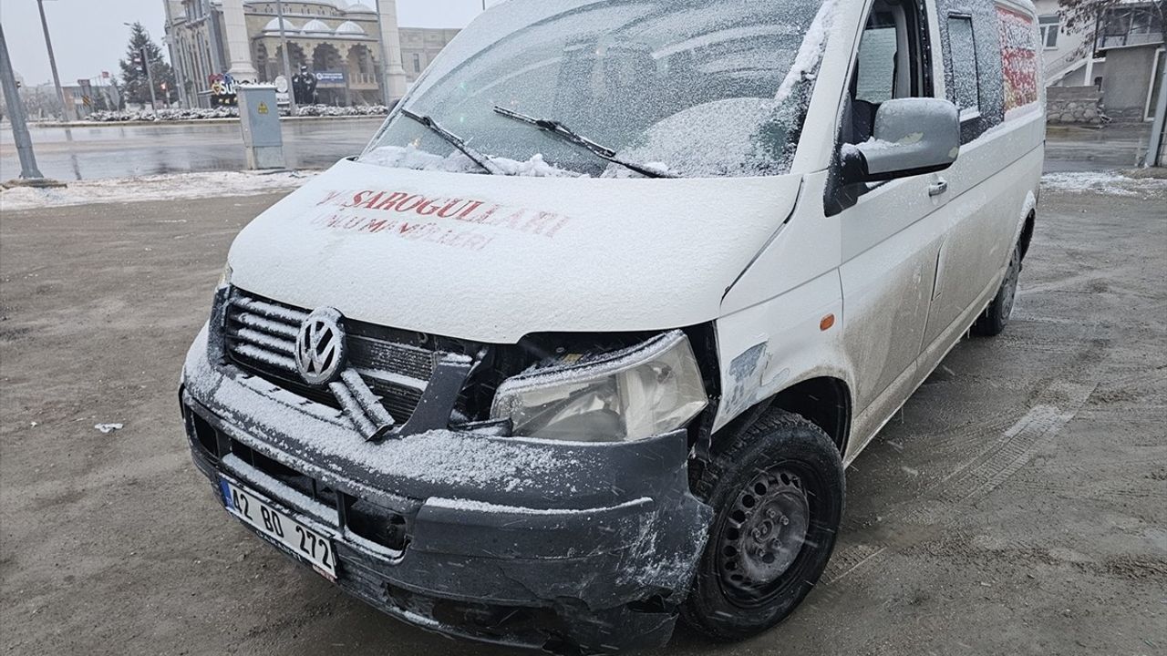 Aksaray'da Trafik Kazası: 4 Yaralı