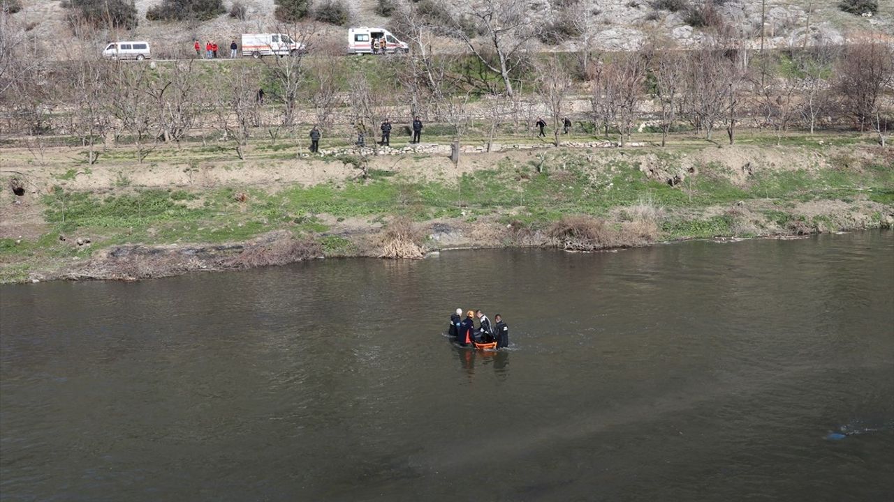 Amasya'da Yeşilırmak Nehrinde Erkek Cesedi Bulundu
