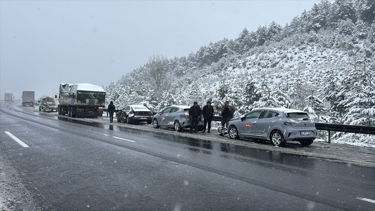 Anadolu Otoyolu'nda Zincirleme Kaza: 1 Yaralı