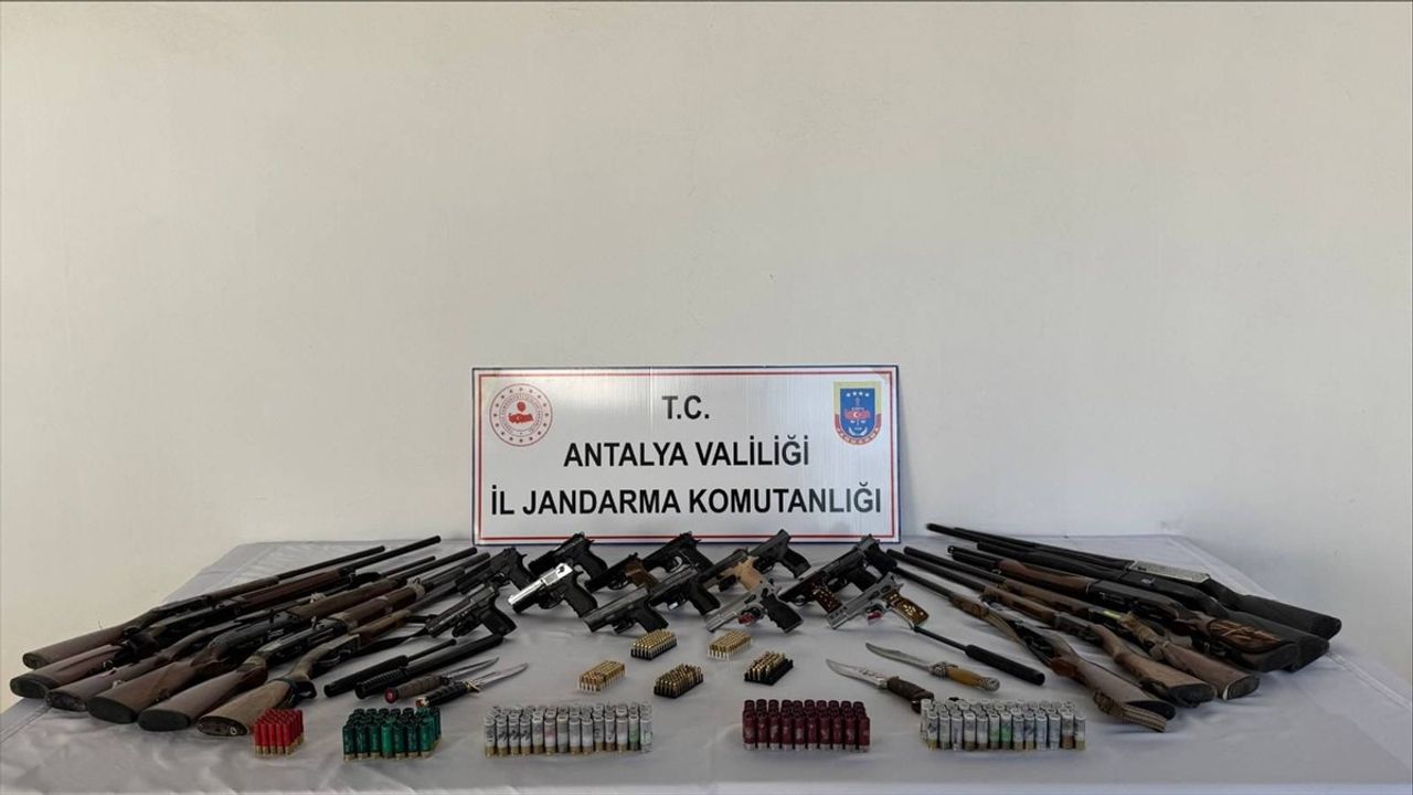 Antalya'da Jandarma Operasyonu: 18 Şüpheli Yakalandı