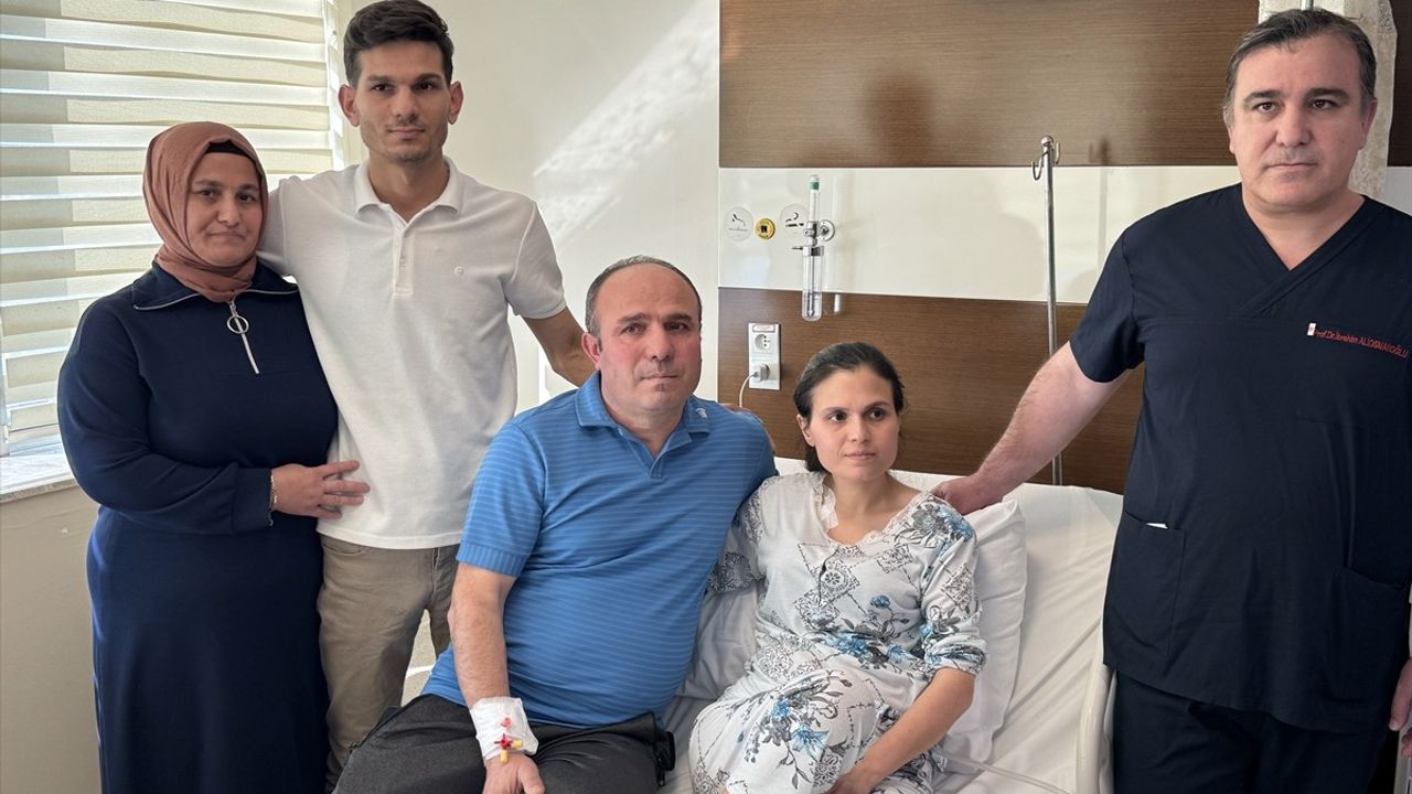 Antalya'da Organ Bağışı Hikayesi: Anne-Baba İki Çocuğuna Da Böbrek Bağışladı