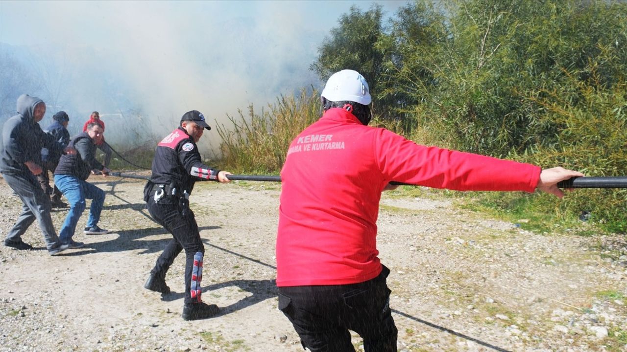 Antalya'da Orman Yangını Kontrol Altına Alındı