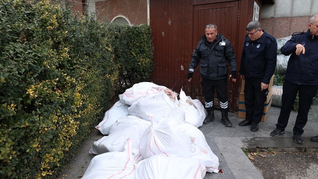 Antalya'da Şehirlerarası Yolcu Otobüsünde Çuvallardan 1,5 Ton Karaciğer Ele Geçirildi