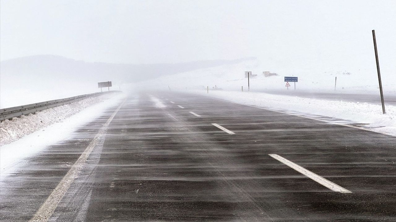 Ardahan'da Kar ve Tipi Ulaşımı Olumsuz Etkiliyor