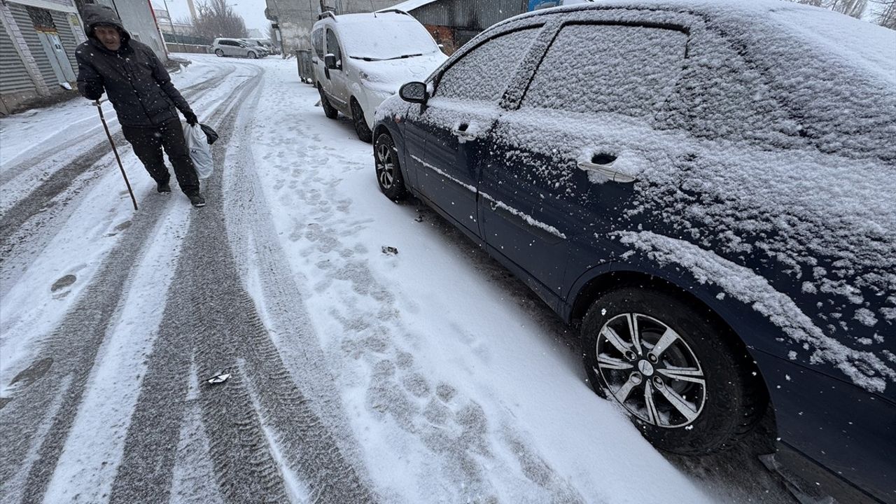 Ardahan'da Kar Yağışı Etkisini Gösterdi