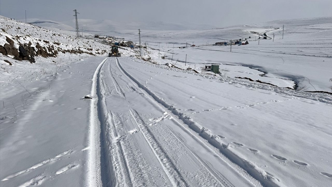 Ardahan'da Karla Mücadelede Hız Kesilmiyor