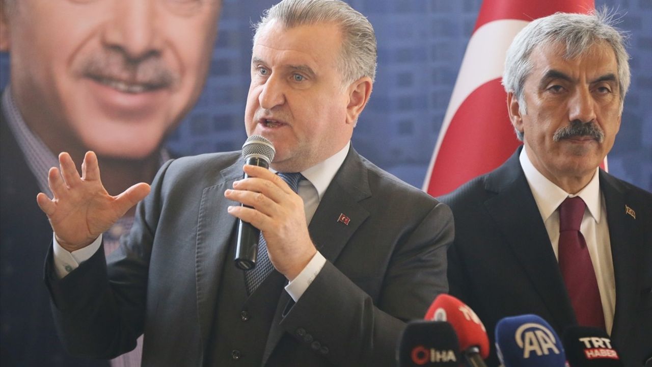 Bakan Bak, Kilis'te Depremzedelere Destek Sözleri Verdi