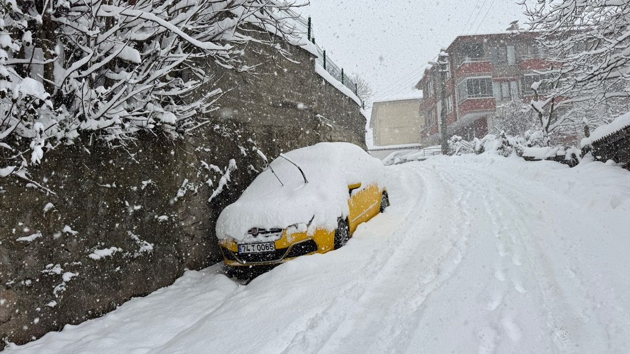 Bartın'da Kar Yağışı Hayatı Olumsuz Etkiliyor