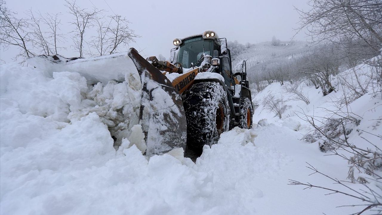 Bartın, Zonguldak ve Sakarya'da Kapanan Yollar Yeniden Açıldı