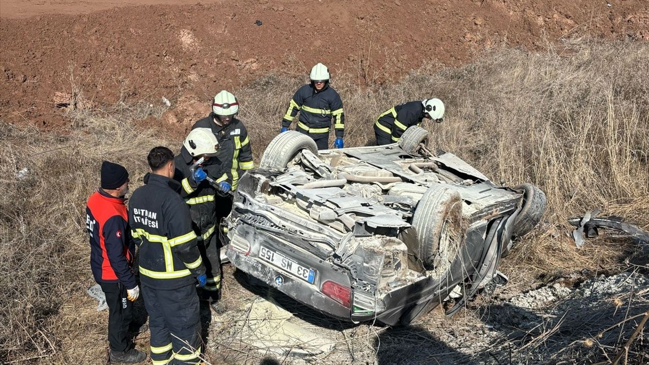 Batman'da Şarampole Devrilen Araçta 3 Yaralı